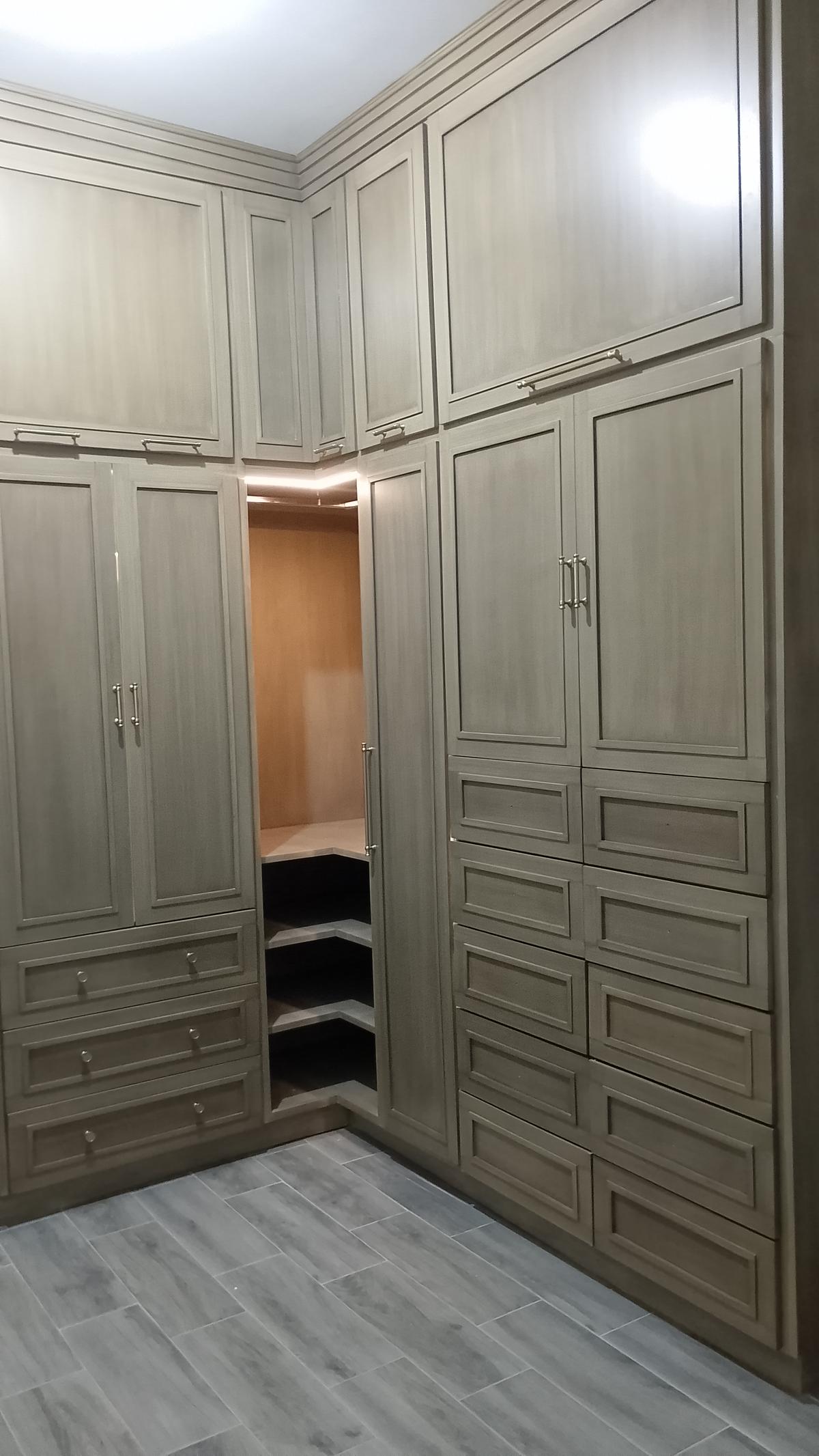 Vestidor esquinero con iluminación LED