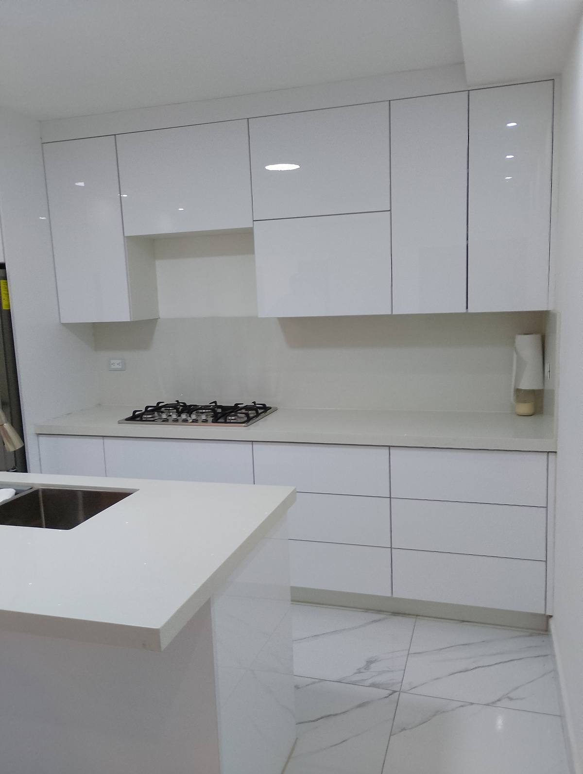 Cocina blanco gloss minimalista
